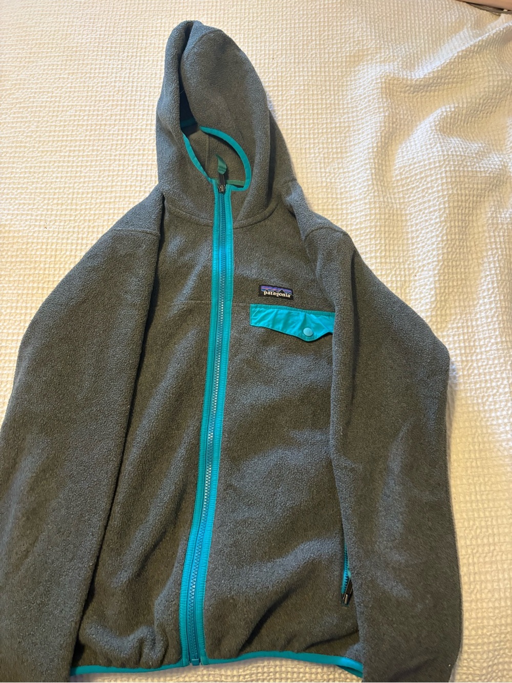 Patagonia women’s Gray Fleece Jacket with Teal Trim - Hooded